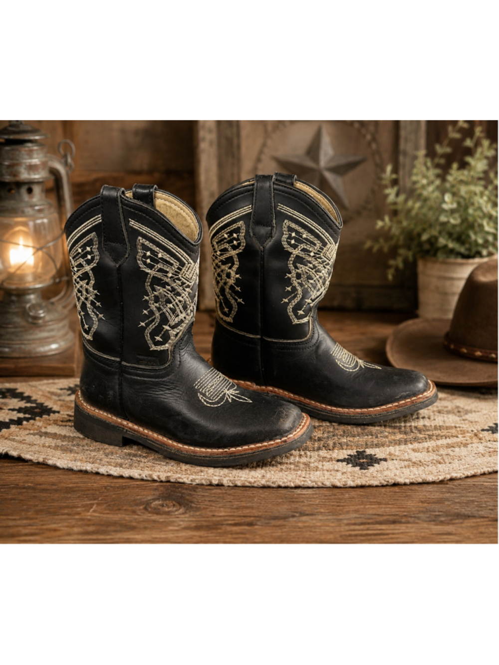 Tinaja Youth Black Cowboy Boots with White Western Stitching Size 1.5